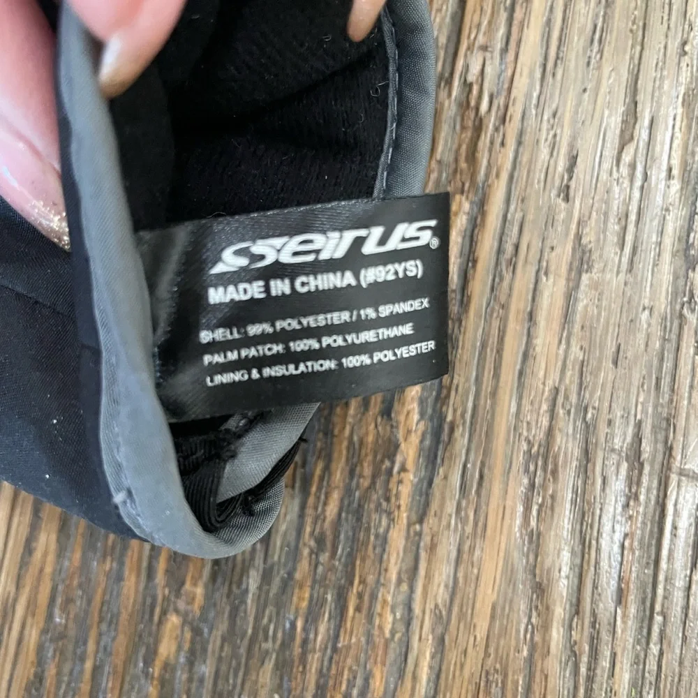 Seirus waterproof gloves mittens bot 3-4